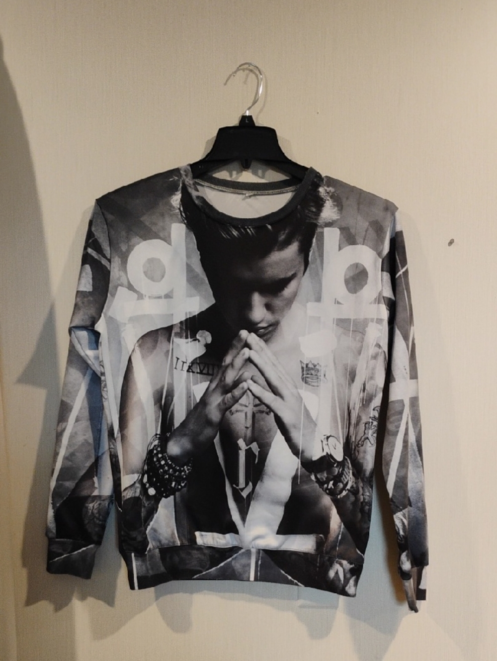 Black & White Graphic  Long-Sleeve Shirt